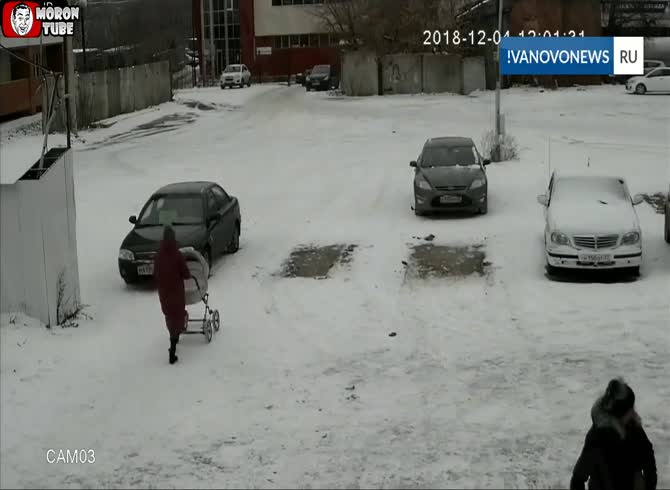 Video :Another mother and child who manage to avoid the worst